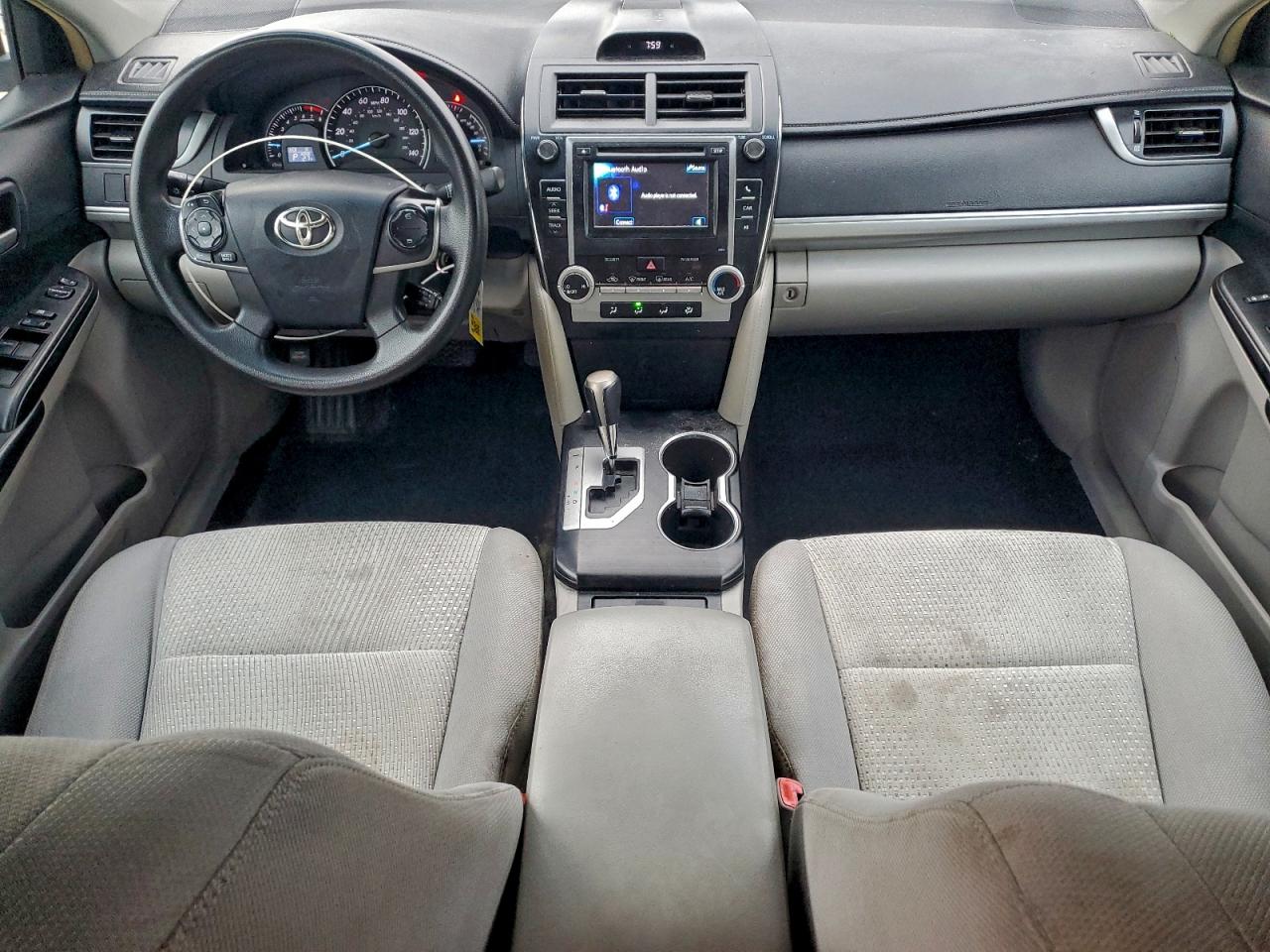 Toyota Camry Base Image 10