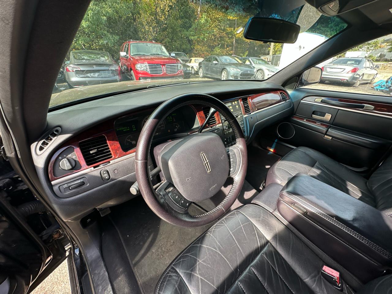 Lincoln Towncar Executive Image 12