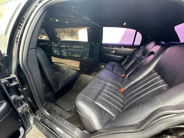 Lincoln Towncar Executive Image 8