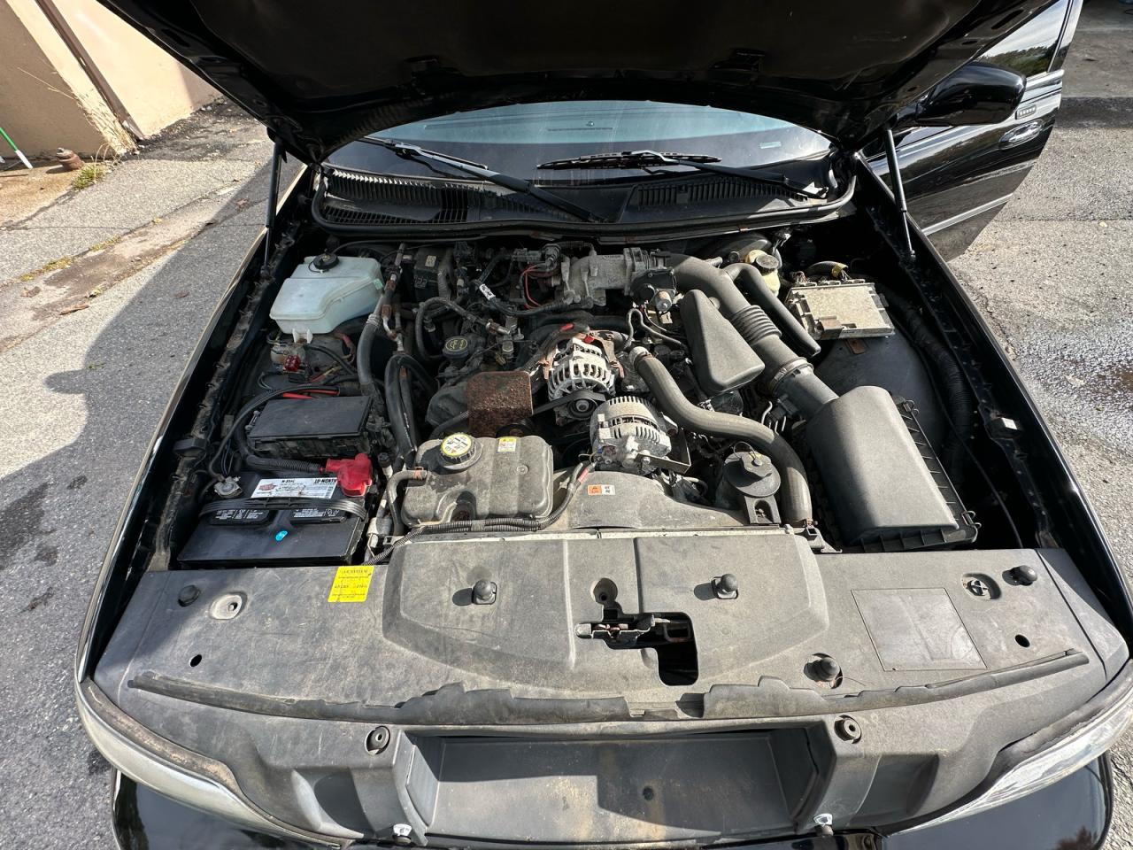 Lincoln Towncar Executive Image 11