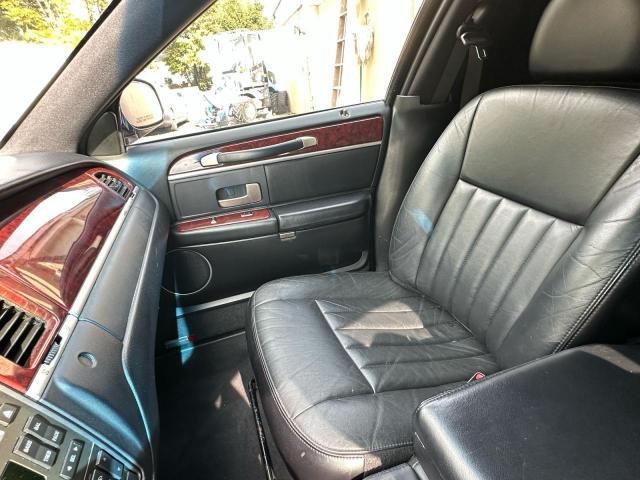 Lincoln Towncar Executive Image 5