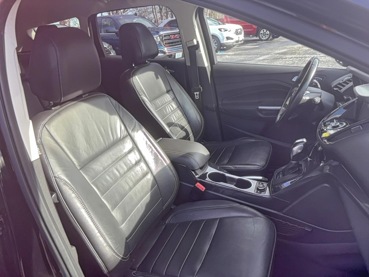 Ford Escape Titanium Image 8