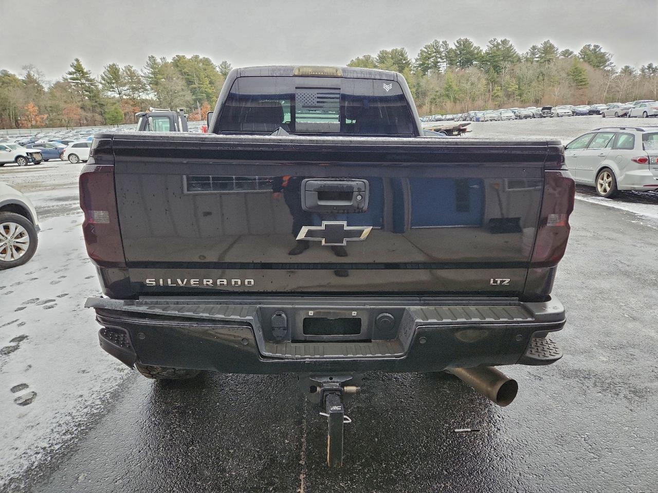Chevrolet Silverado K2500 Heavy Duty Ltz Image 10