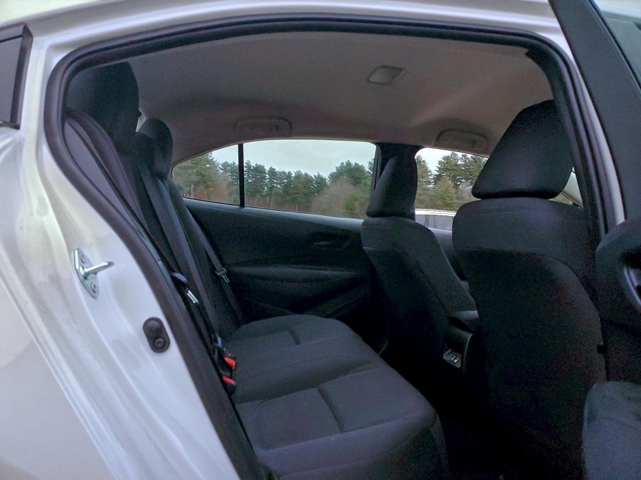 Toyota Corolla Le Image 9