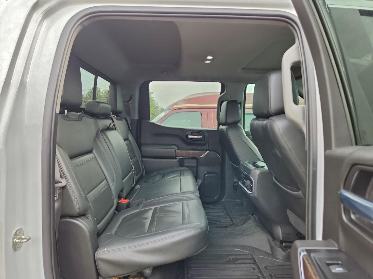 GMC Sierra K1500 Denali Image 3