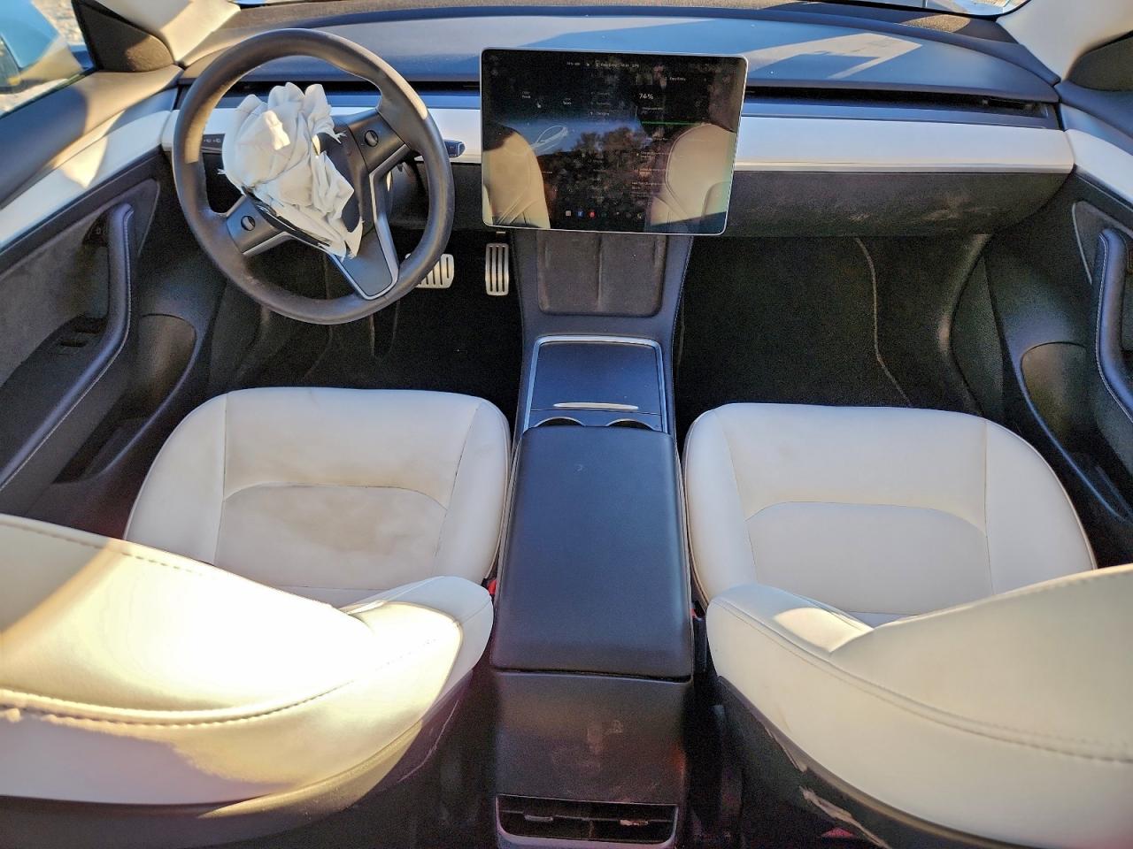 Tesla Model 3 Image 10