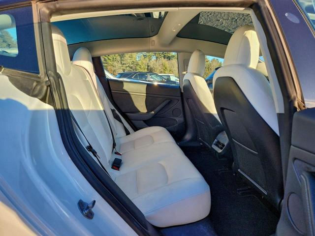 Tesla Model 3 Image 9