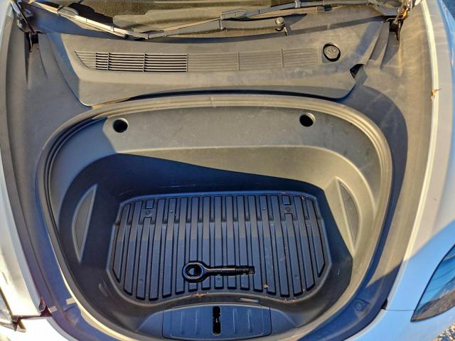 Tesla Model 3 Image 8