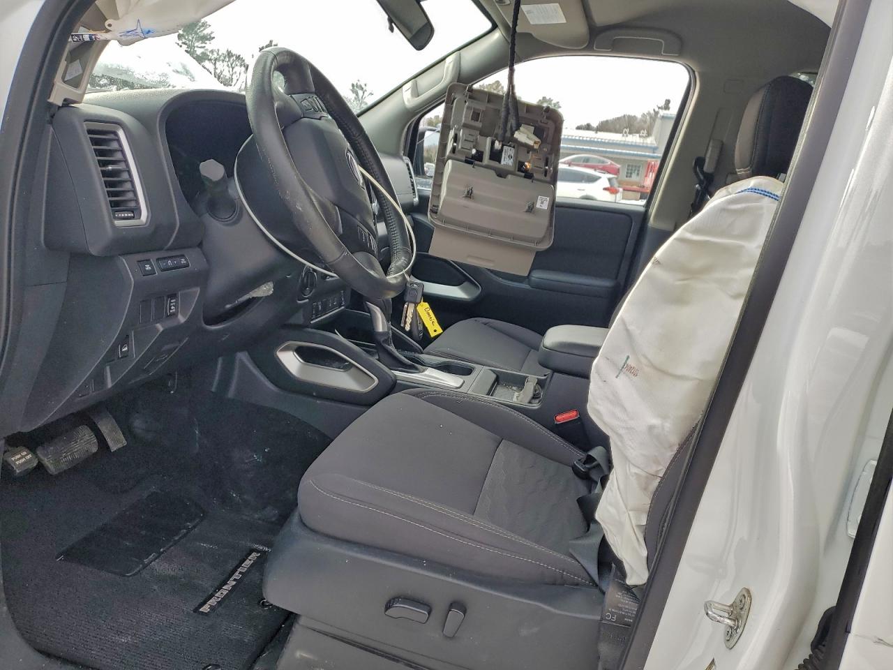 Nissan Frontier Sv Image 11