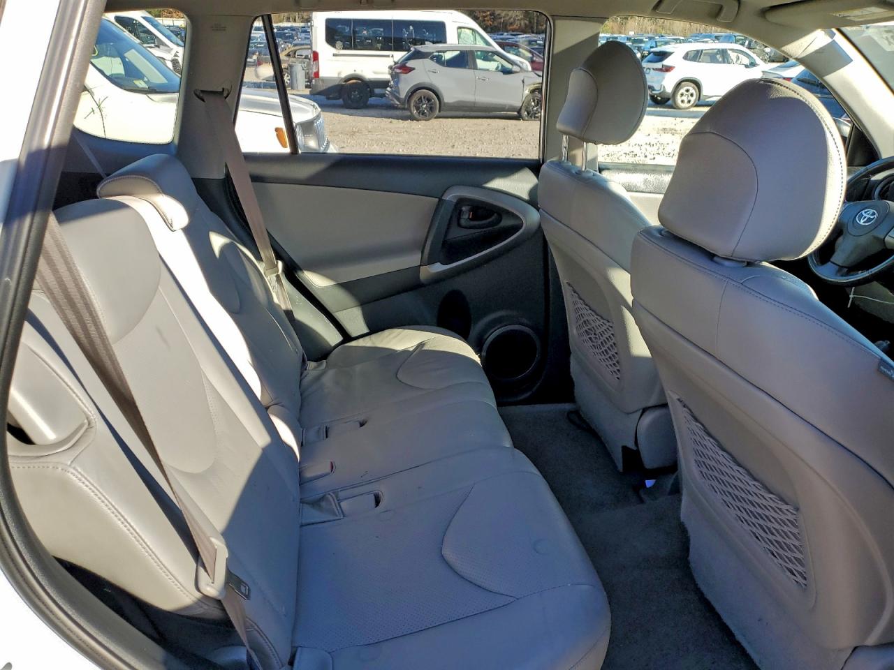 Toyota RAV4 Limited Image 10