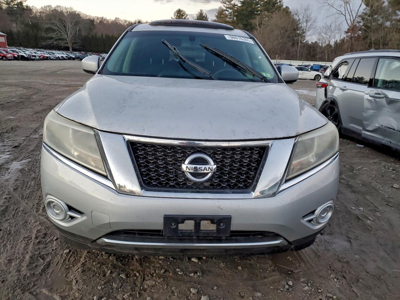 Nissan Pathfinder S Image 4