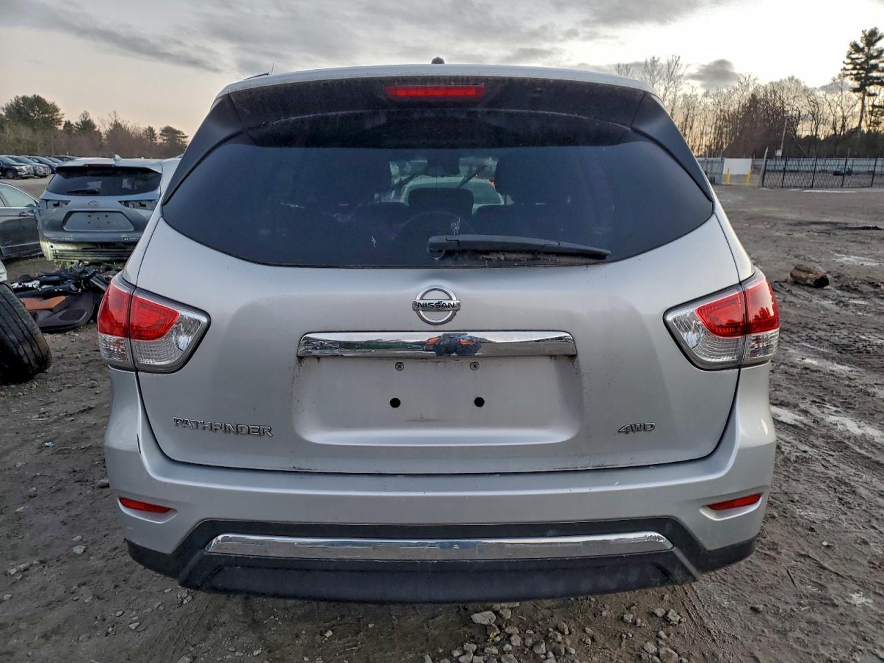 Nissan Pathfinder S Image 11