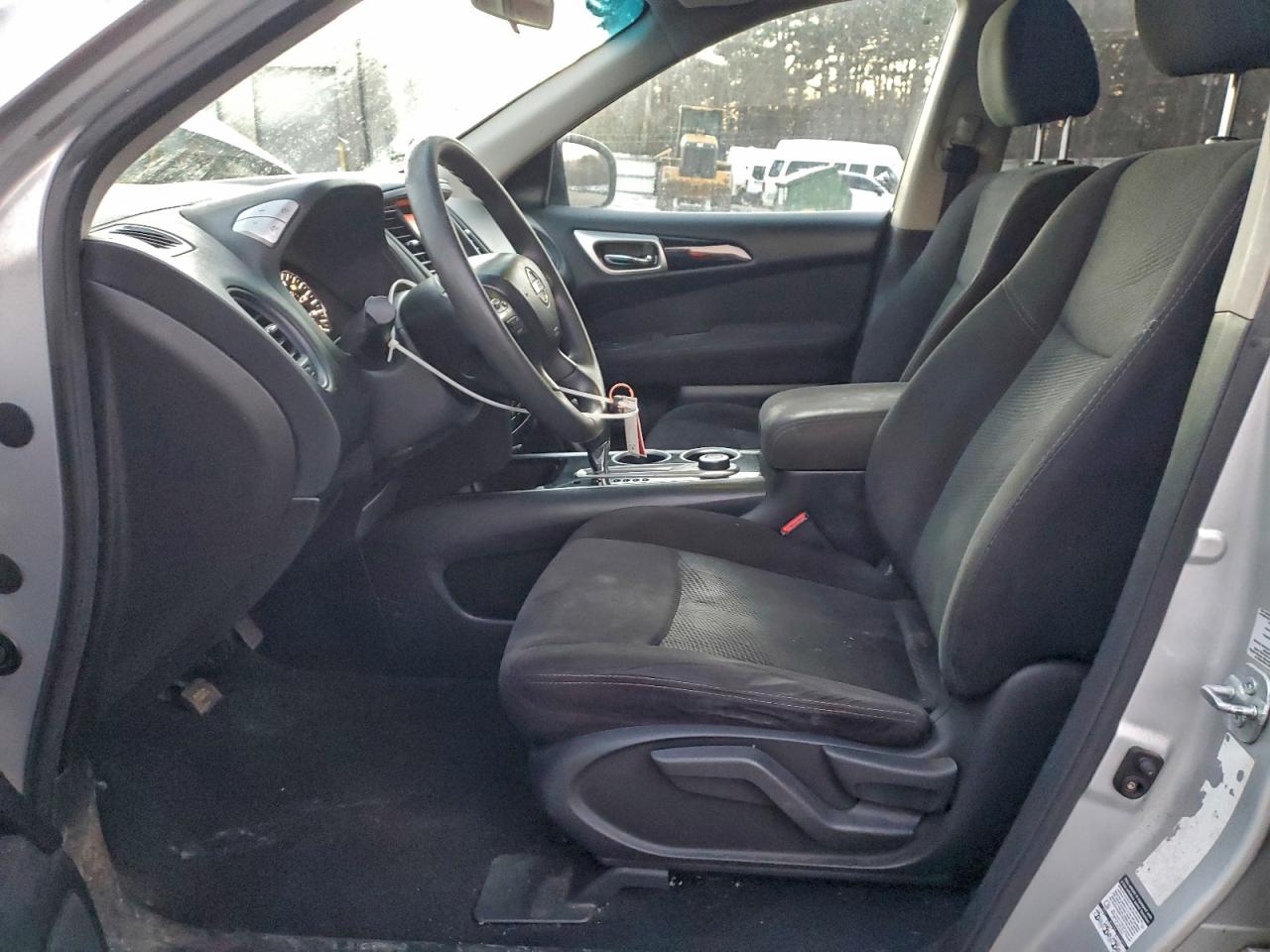 Nissan Pathfinder S Image 8