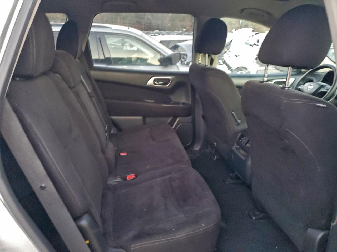 Nissan Pathfinder S Image 10