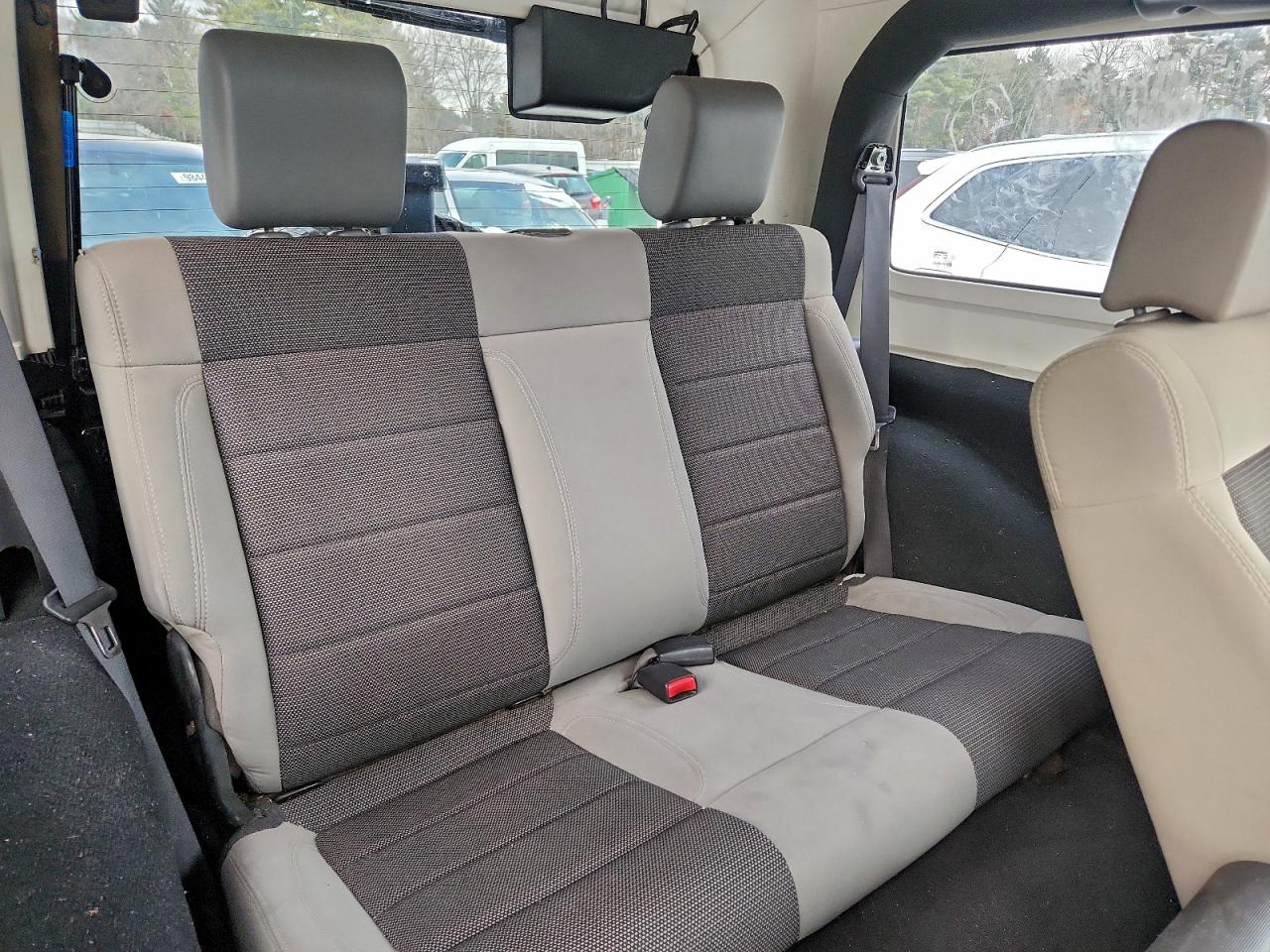 Jeep Wrangler X Image 11