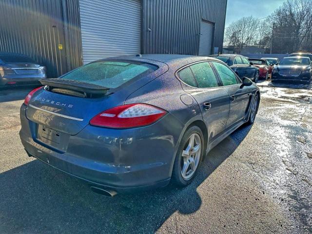 Porsche Panamera 2 Image 6