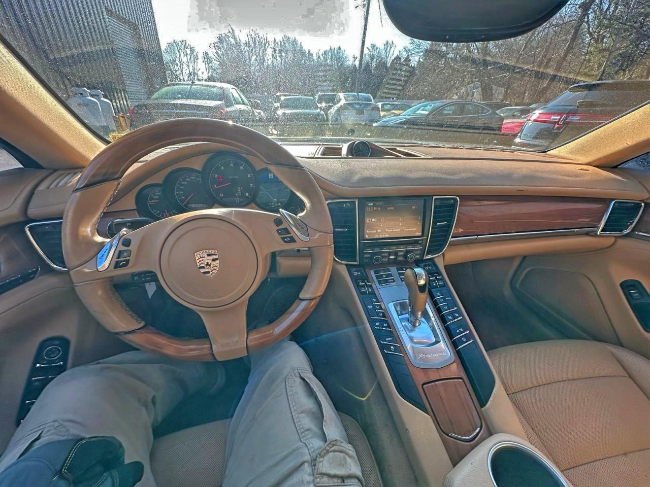 Porsche Panamera 2 Image 9