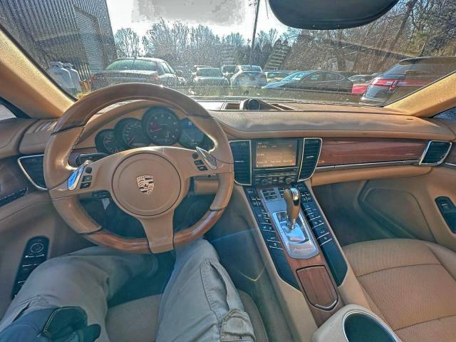 Porsche Panamera 2 Image 9