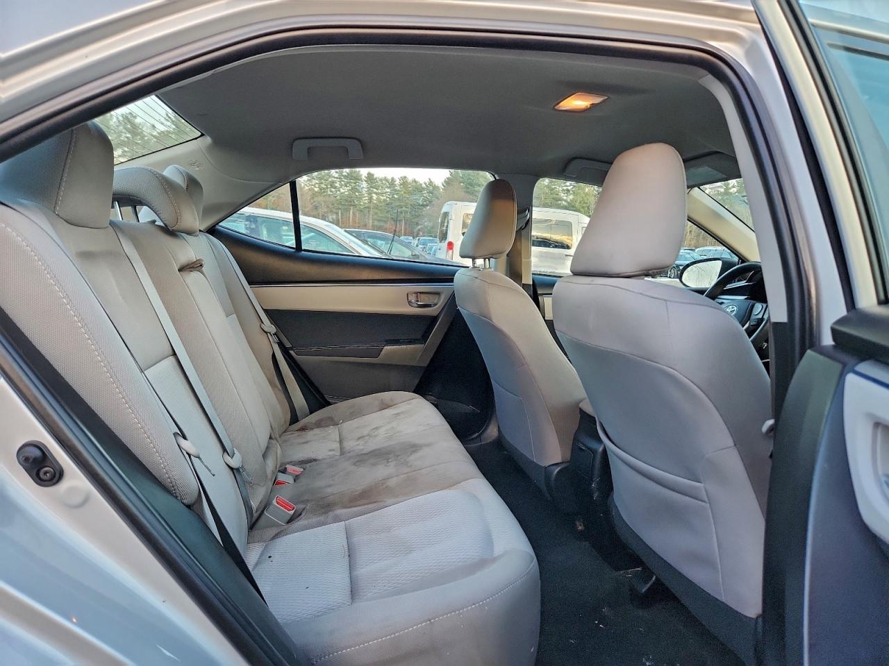 Toyota Corolla L Image 2