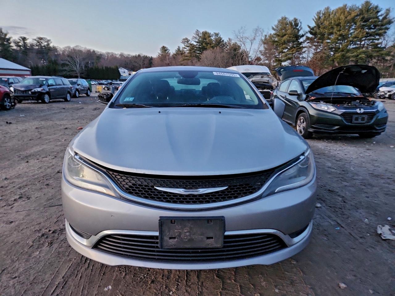 Chrysler 200 Limited Image 2