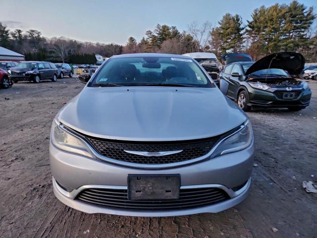 Chrysler 200 Limited Image 2
