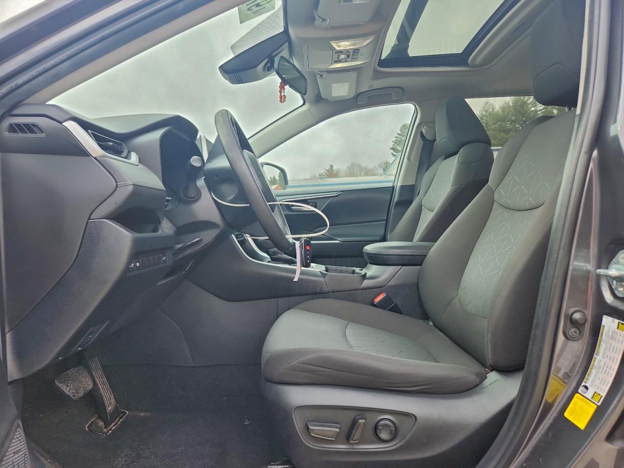 Toyota RAV4 Xle Image 3